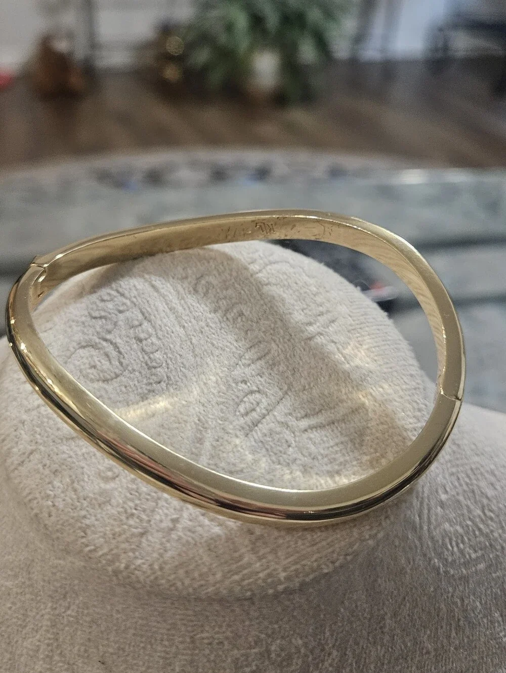 Lauren Ralph Lauren Gold Sculptural Bangle Bracelet Wavy Minimalist Hinge Cuff